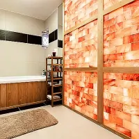 Wellness Badezimmer mit Salzwand Basel
