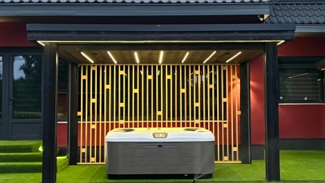 Pergola mit elektrischem System zipSCREEN