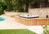 Wellness Gartensauna mit Jakuzzi